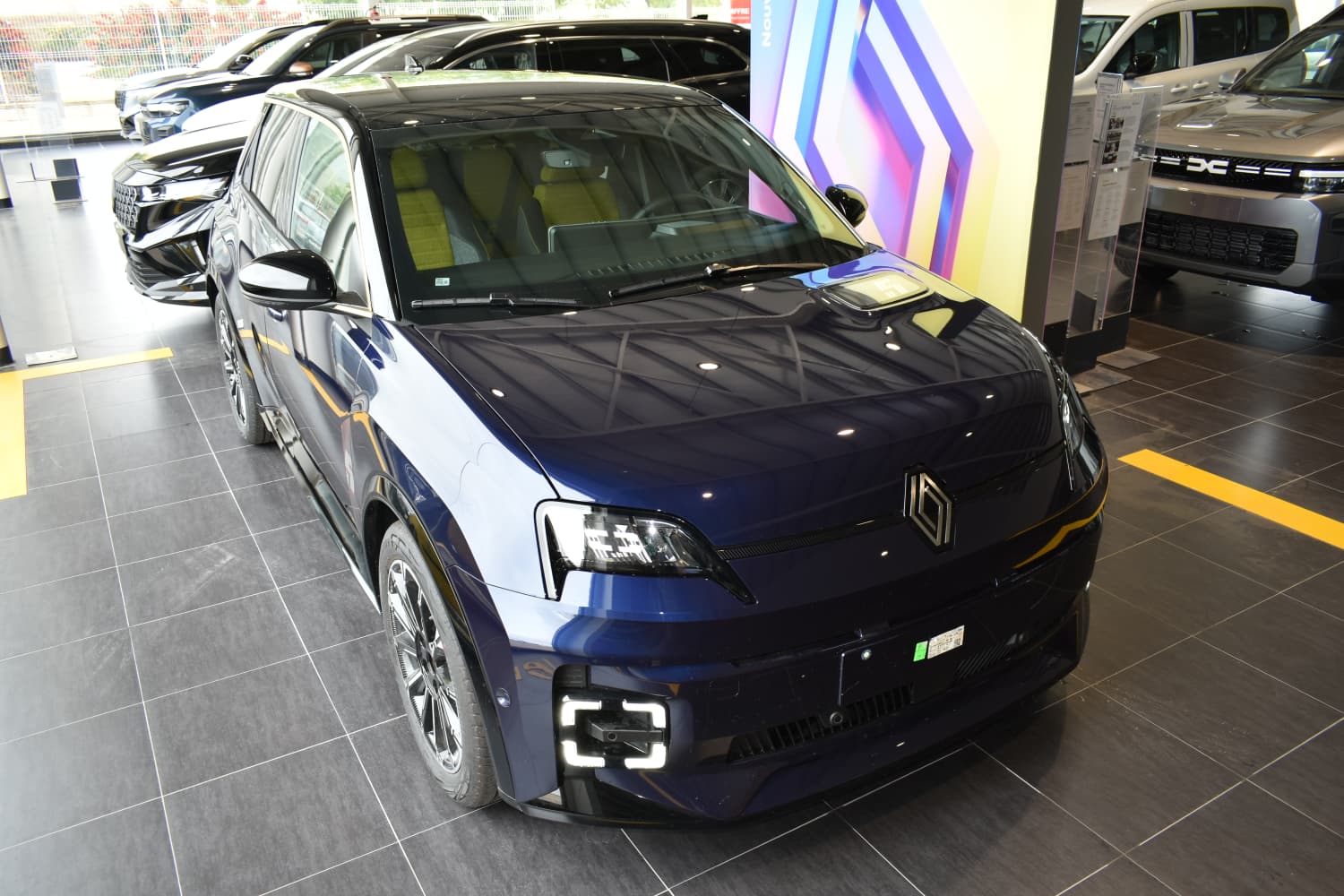 Renault 5 E-TECH ICONIC CINQ 150CV miniatura 5